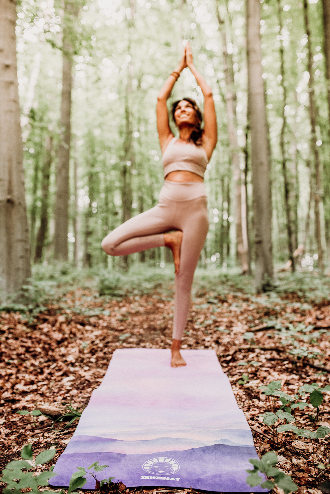 The foldable Zenzimat is designed for those who love to do their yoga practice outside of their home. It comes with a beautiful travel pouch, making it convenient and easy to slip into your bag when you are on the move. This uniquely designed, light weigh